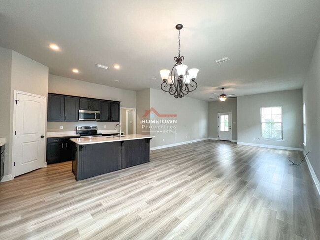 Building Photo - Beautiful 3 bedroom home centrally located...