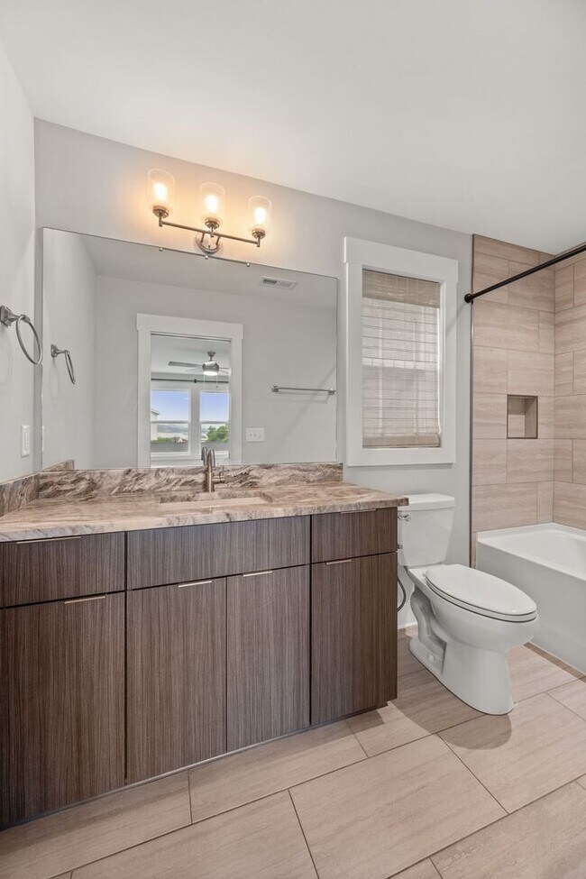 Building Photo - Charlotte Park Home