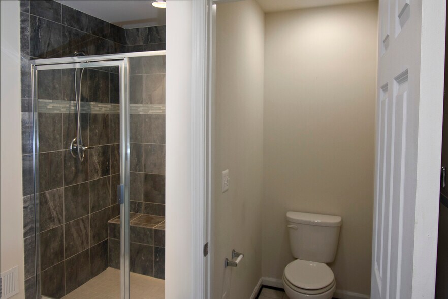Building Photo - 105 Gristmill Ct