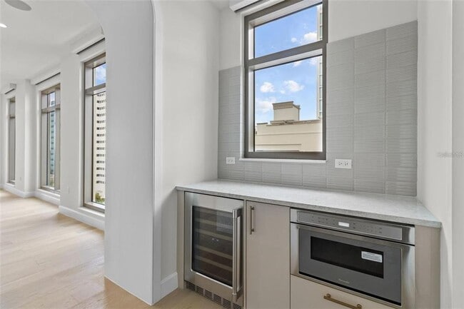Building Photo - 126 4th Ave NE