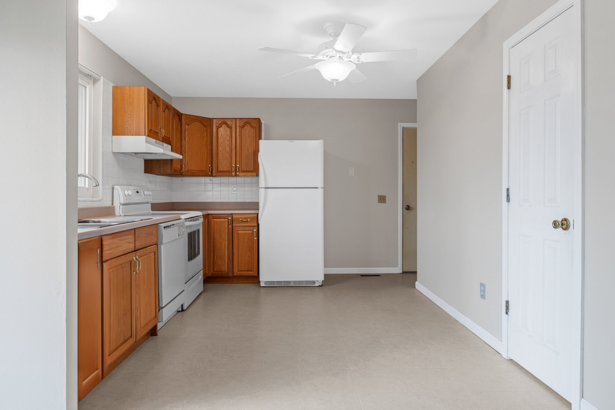 Pantry and plenty of room to add a bakers rack or additional shelving - 215 Shadyoak Dr