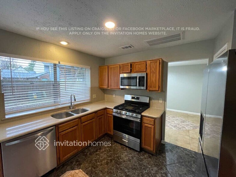 Building Photo - 7727 Spruce Haven Dr