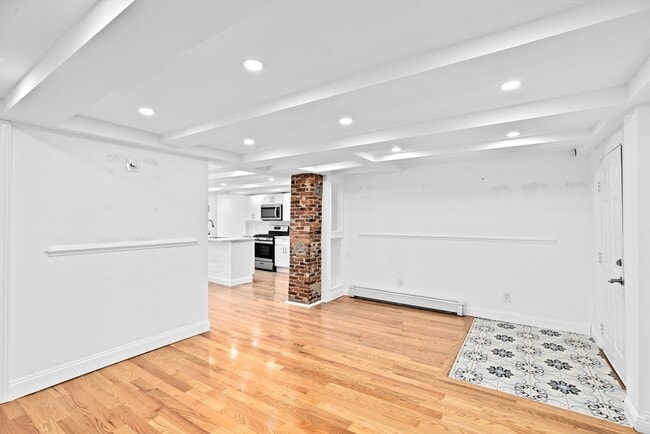 Building Photo - 151 Hull St
