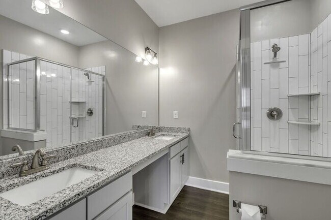 Building Photo - Modern 2-Bed, 2.5-Bath Townhouse Gem with ...