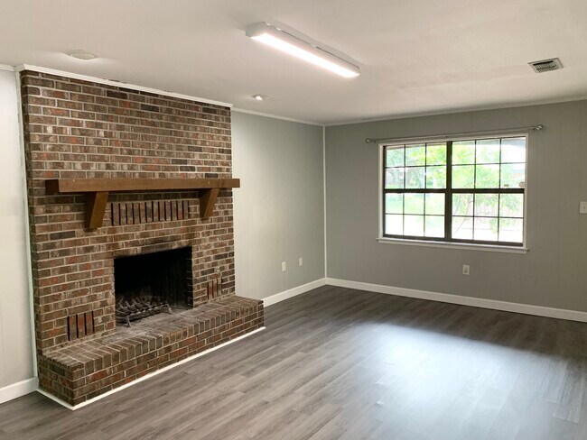 Building Photo - 317 Somerset Dr
