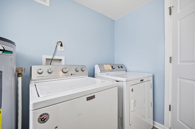 Building Photo - 723 Woodfin Rd