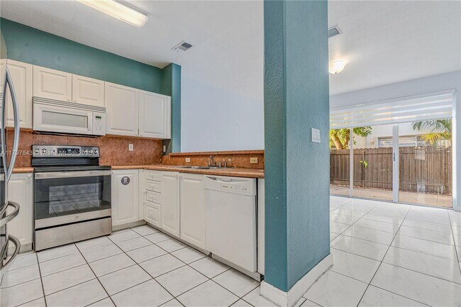 Building Photo - 5460 NW 107th Ave