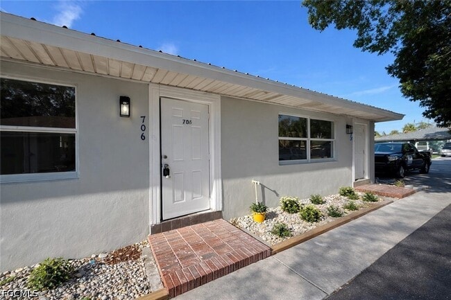 Building Photo - 706 Karlov St