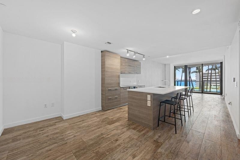 Building Photo - 650 NE 32nd St