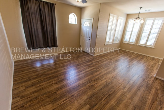 Building Photo - 6710 E University Dr