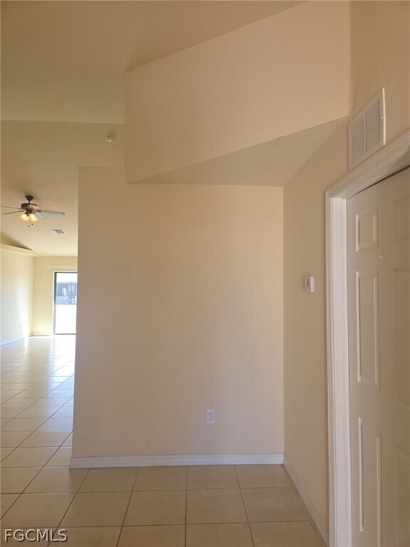 Building Photo - 233 SE 23rd Pl