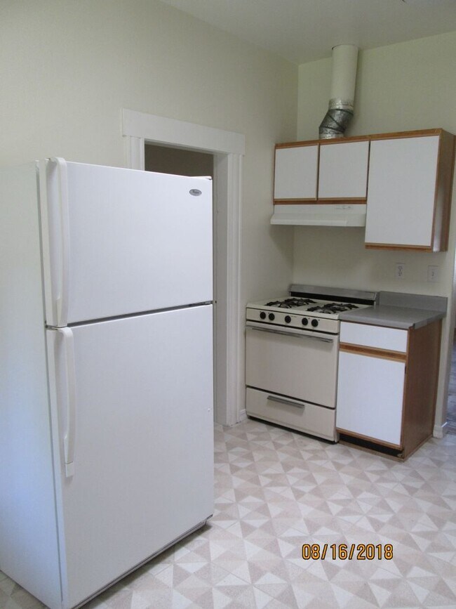 Building Photo - *DEPOSIT PENDING* Charming 2 Bedroom, 1 Bathroom with loft near Downtown.