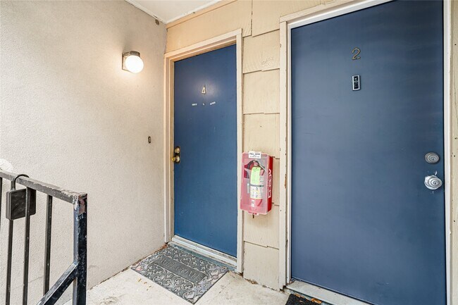 Building Photo - 1818 Augusta Dr