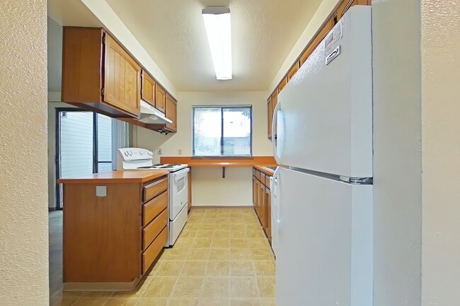 Building Photo - 2 Bedroom Duplex ~ Albany