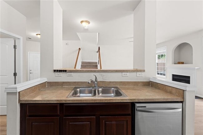 Building Photo - 1058 Treymont Ln SW