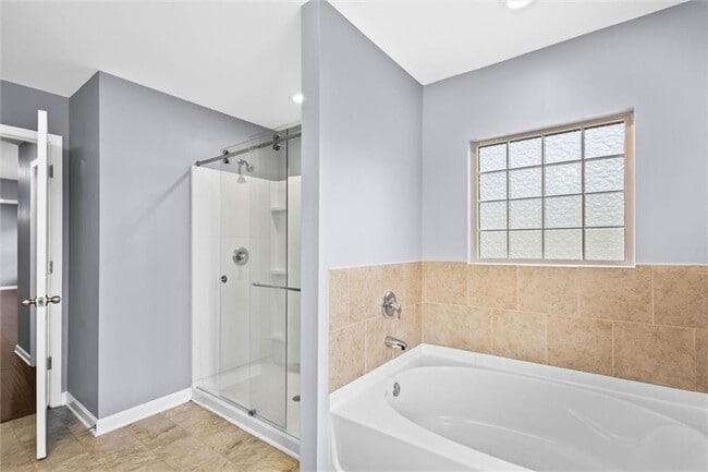 Building Photo - 407 Aviary Ln
