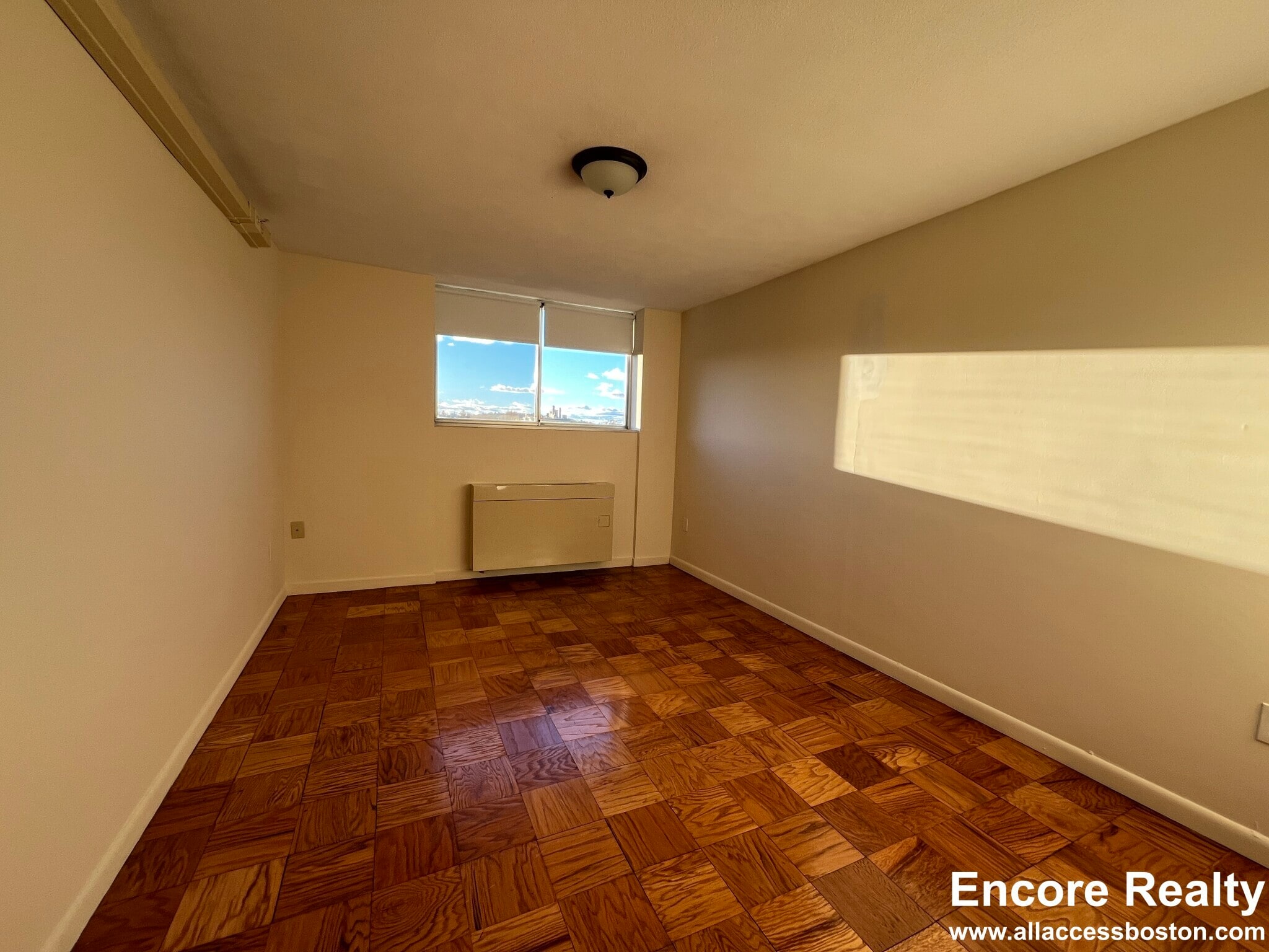 Building Photo - 16 Monmouth Ct