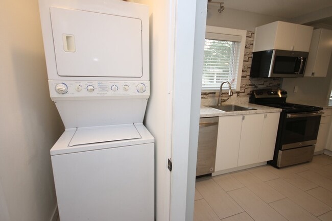 Building Photo - Live in East Hill! 3BR Historic Gem Just M...