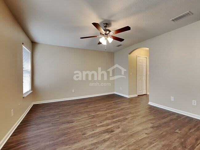 Building Photo - 304 N Hidden Tree Dr