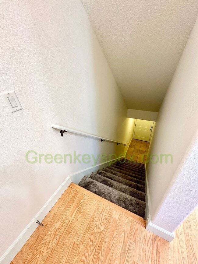 Building Photo - 1-Bedroom Townhouse in St. John's with Bon...