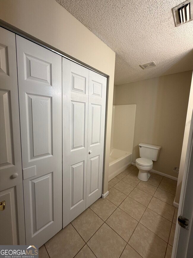 Building Photo - 414 Admiral's Walk Dr