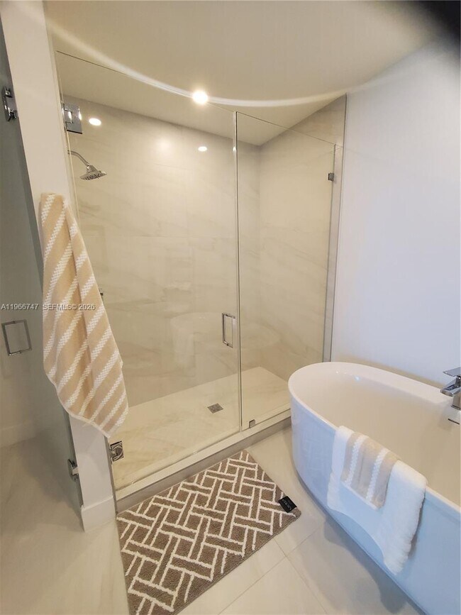 Building Photo - 17550 Collins Ave