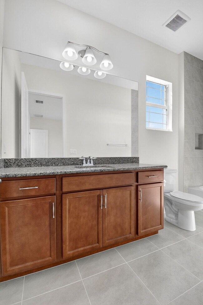 Building Photo - 15120 Wildwood Cir