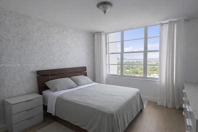 Building Photo - 5700 Collins Ave