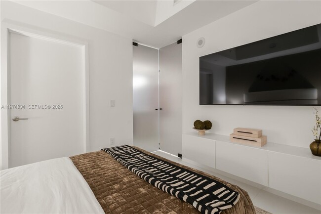 Building Photo - 851 NE 1st Ave