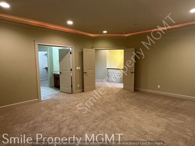 Building Photo - single house