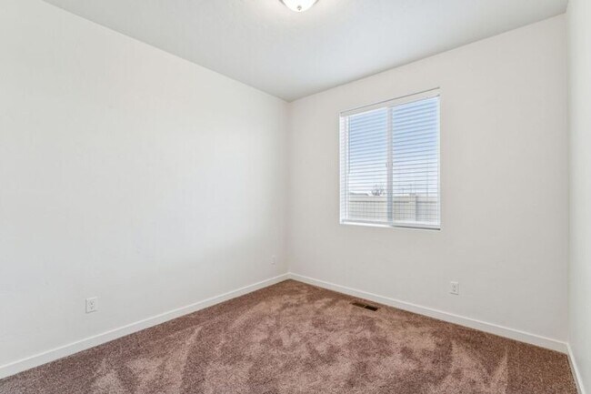 Building Photo - 7877 E Beaufort St