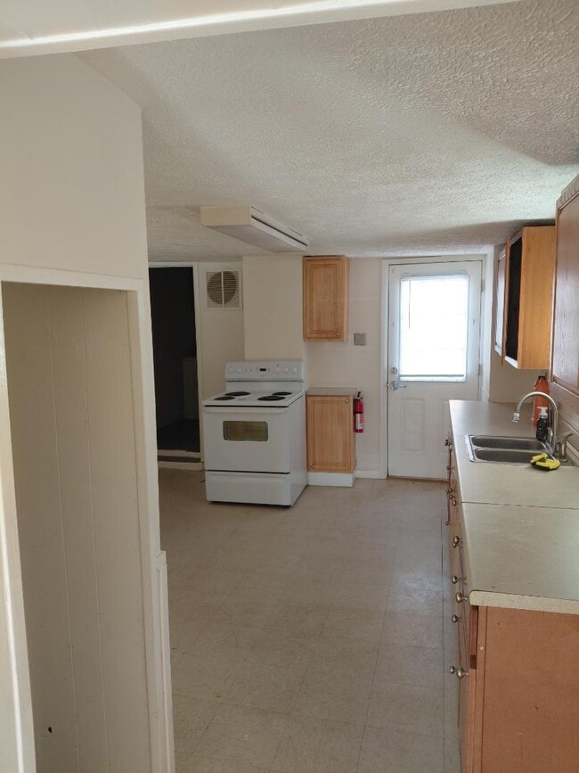 Building Photo - 6 W First St - 6 West First street