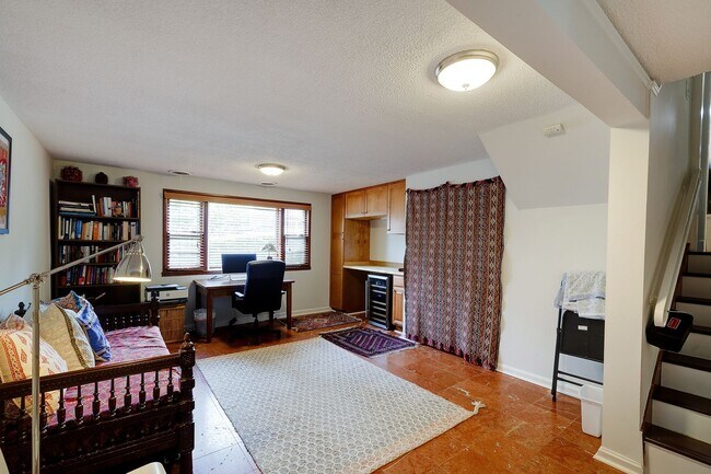 Building Photo - Furnished, Detached Home in Bethesda Alta ...