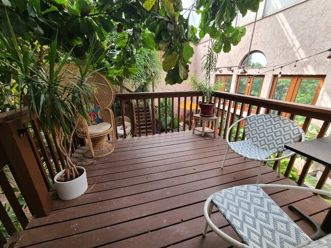 Building Photo - 706 E Stuart St