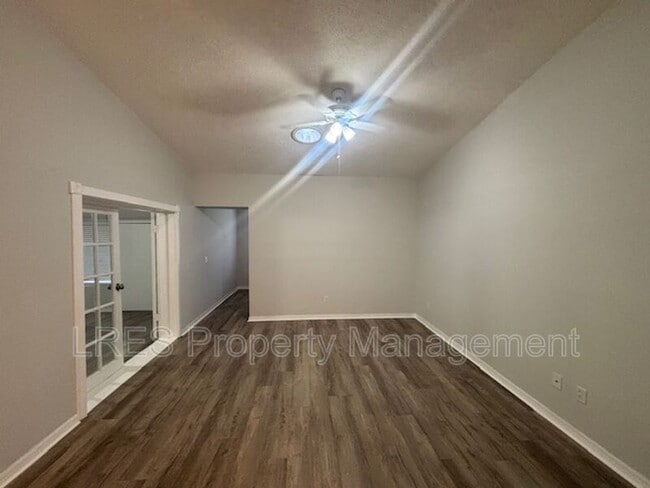 Building Photo - 163 Clear Lake Cir