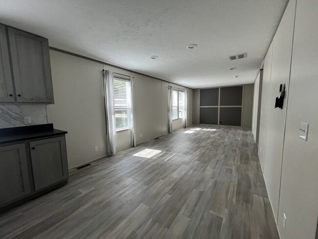 Building Photo - 5417 S Deadwood Dr