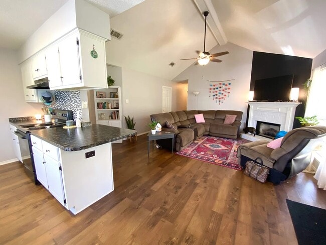 Building Photo - 1511 Homestead Dr W