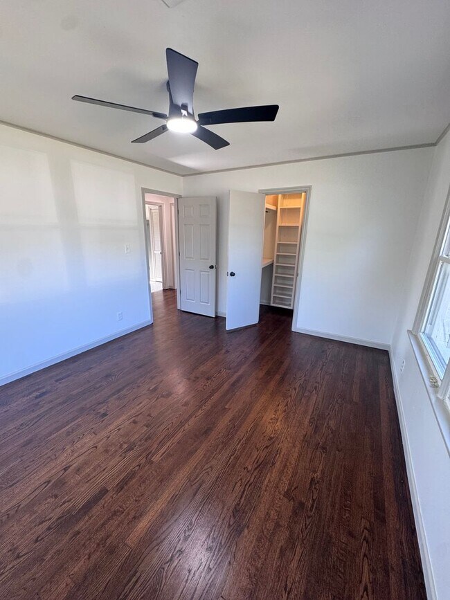 Building Photo - Updated Midtown Bungalow Charmer! 2 Bed 1 ...
