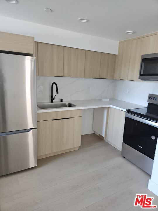 Building Photo - 603 W 46th St