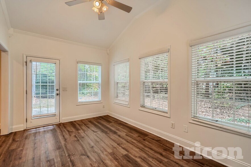 Building Photo - 612 Peach Pl