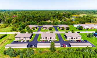 Building Photo - Oak Meadows