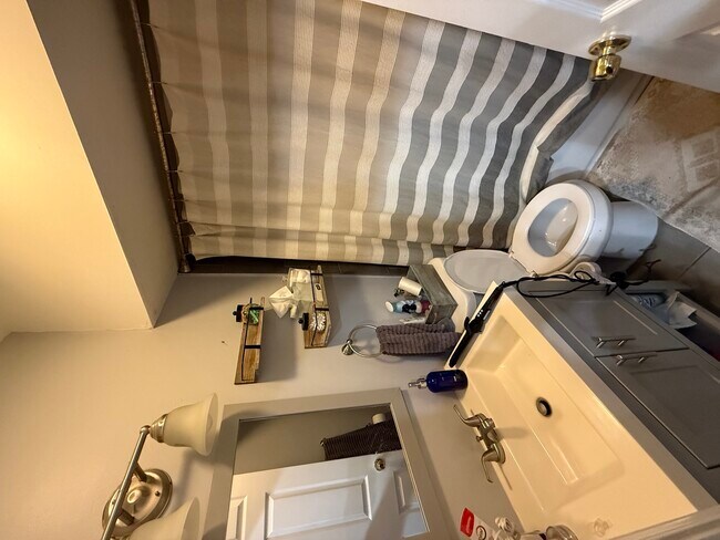 Building Photo - 518 N May St