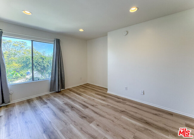 Building Photo - 11730 Moorpark St