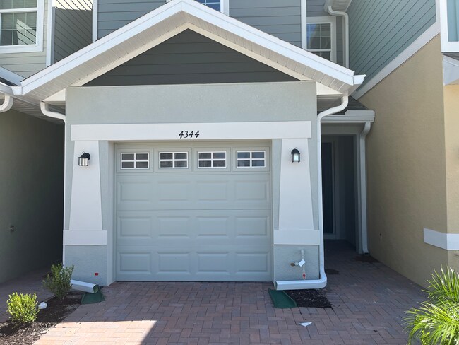 Primary Photo - 4344 Sailplane Ct