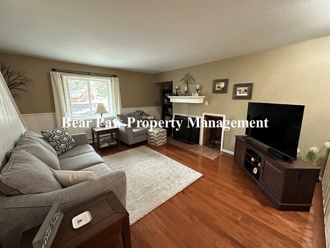 Building Photo - "Charming Duplex! Your Perfect Mountain Home Awaits!"