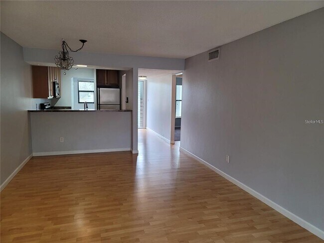 Building Photo - 2822 Plaza Terrace Dr
