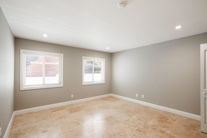 Building Photo - 2653 Tilden Ave