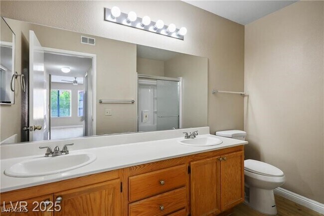 Building Photo - 1575 W Warm Springs Rd