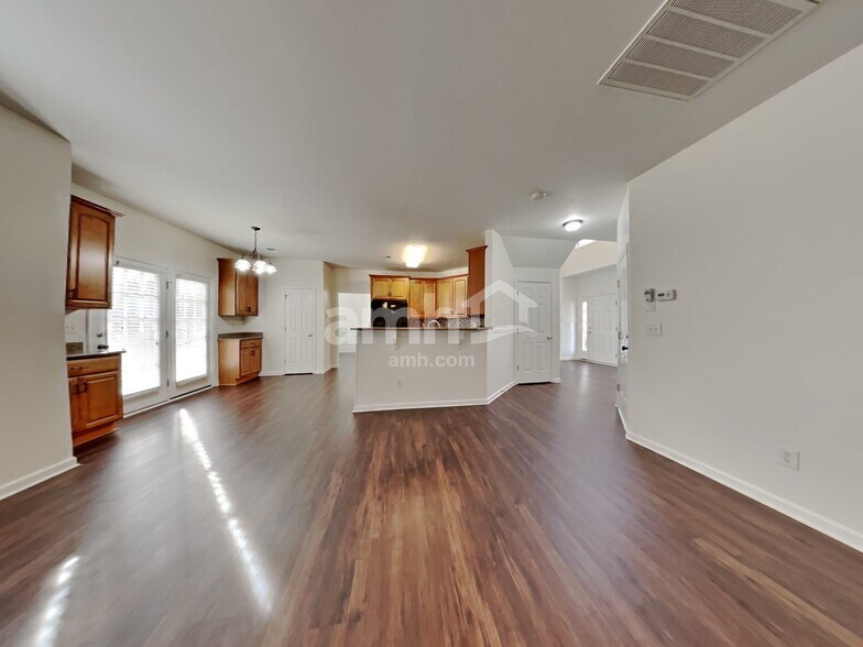 Building Photo - 111 Meandering Way Ln