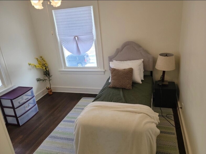 Building Photo - 556 Lincoln St